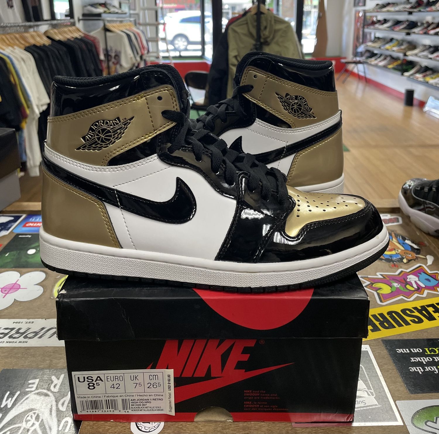 Jordan 1 Patent Gold Toe Size 8.5 Pre Owned