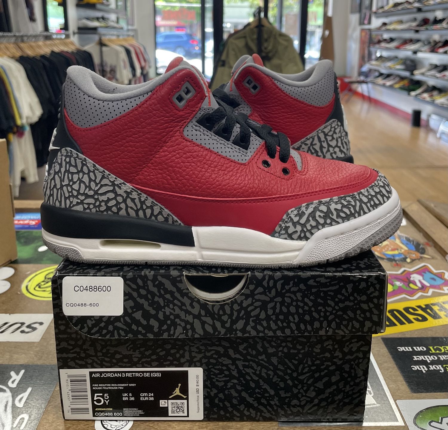 Jordan 3 SE Fire Red Size 5.5y Pre-Owned
