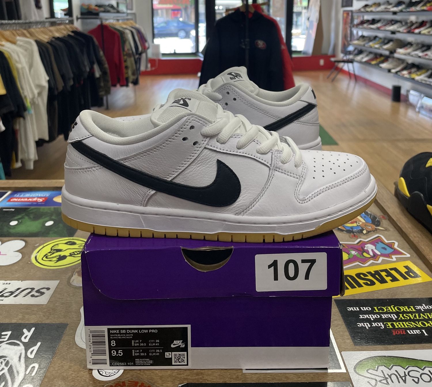DS Nike SB Dunk Low Pro White Gum Size 8