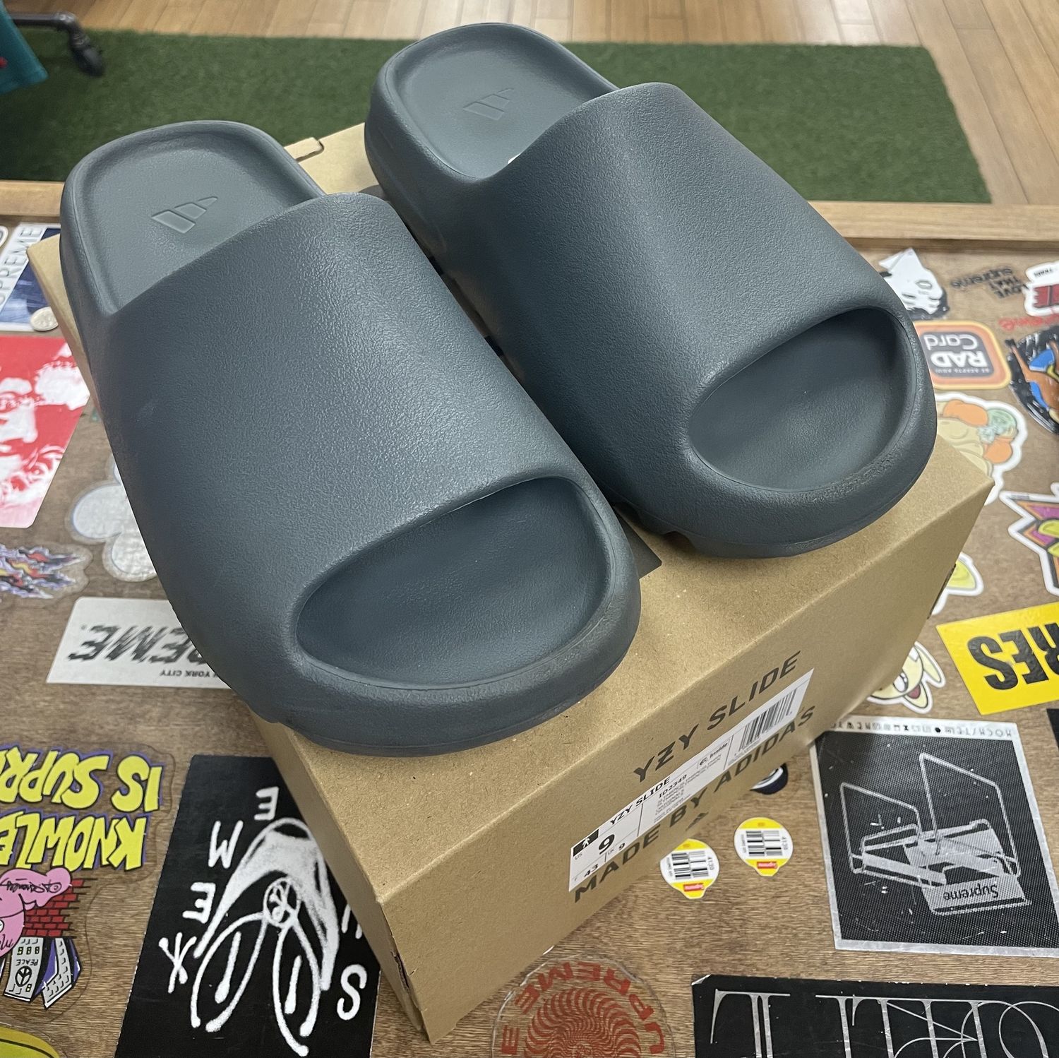 Yeezy Slide Slate Marine Size 9 Pre Owned