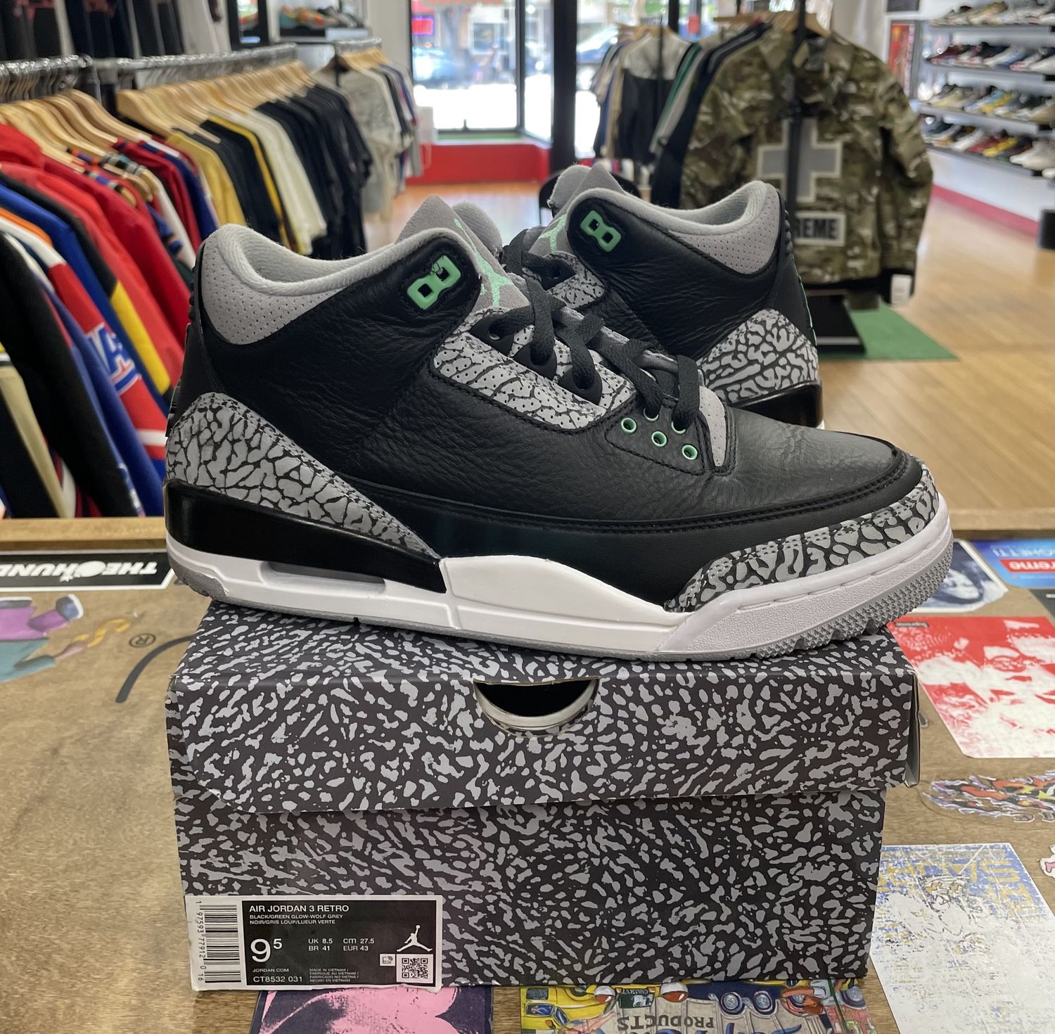 Pre Owned Jordan 3 Retro Green Glow Size 9.5