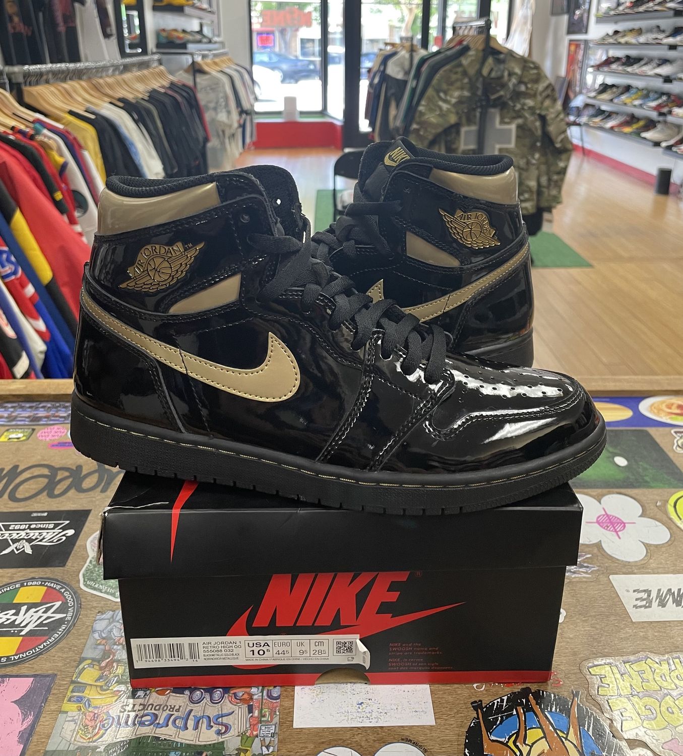 Jordan 1 Retro High Black Metallic Gold (2020) Size 10.5 Used