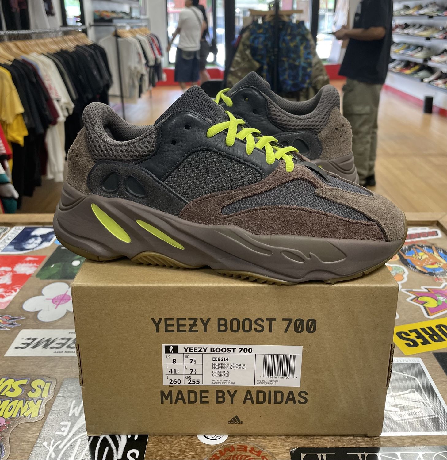 Yeezy Boost 700 Muave Size 8 Pre-Owned