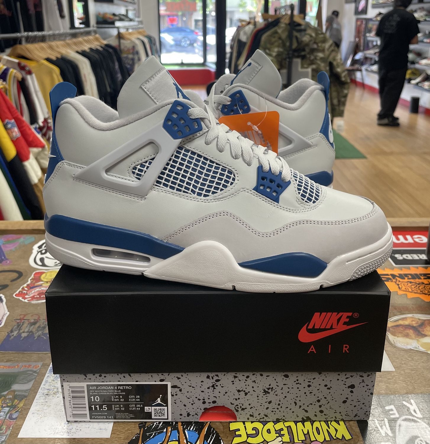 DS Jordan 4 Retro Military Blue Size 10
