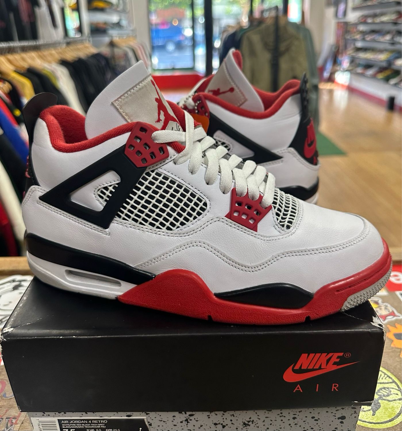 Jordan 4 Fire red Size 7.5 Used