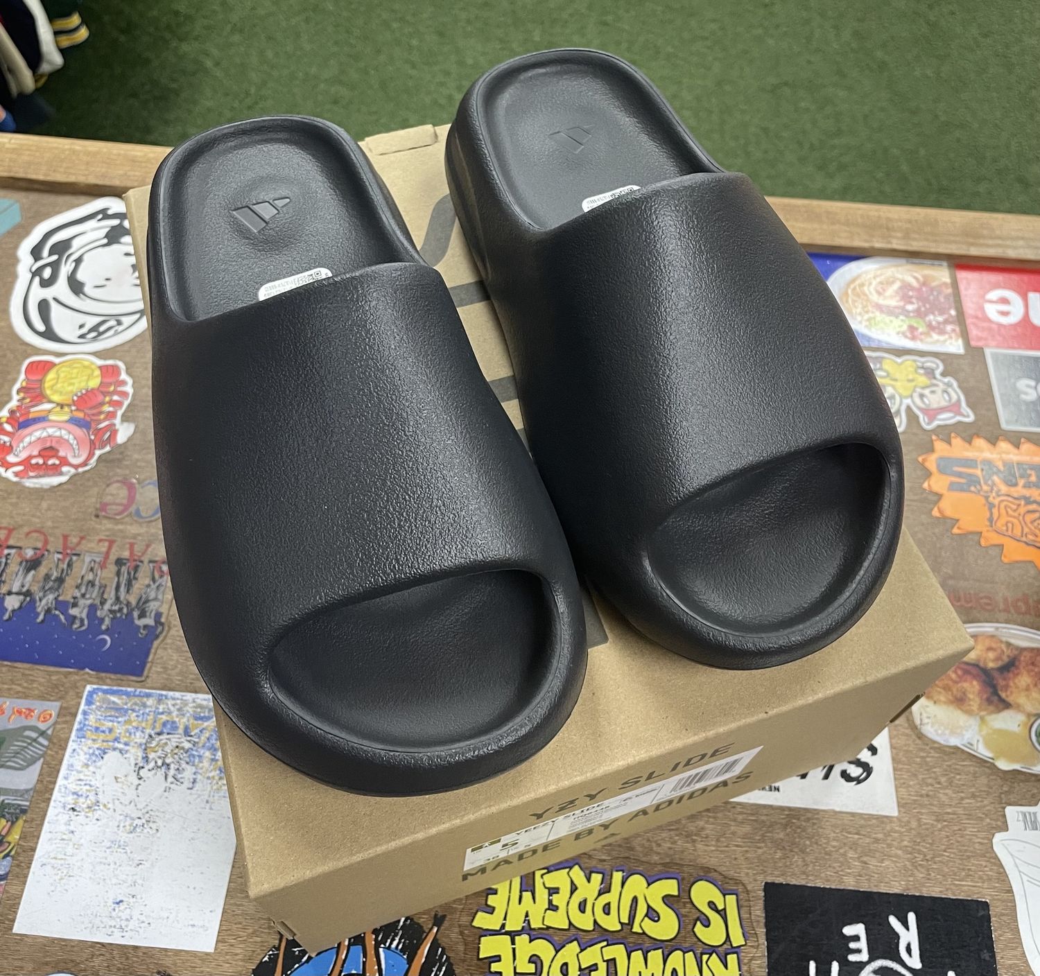 adidas Yeezy Slide Onyx Size 5 DS