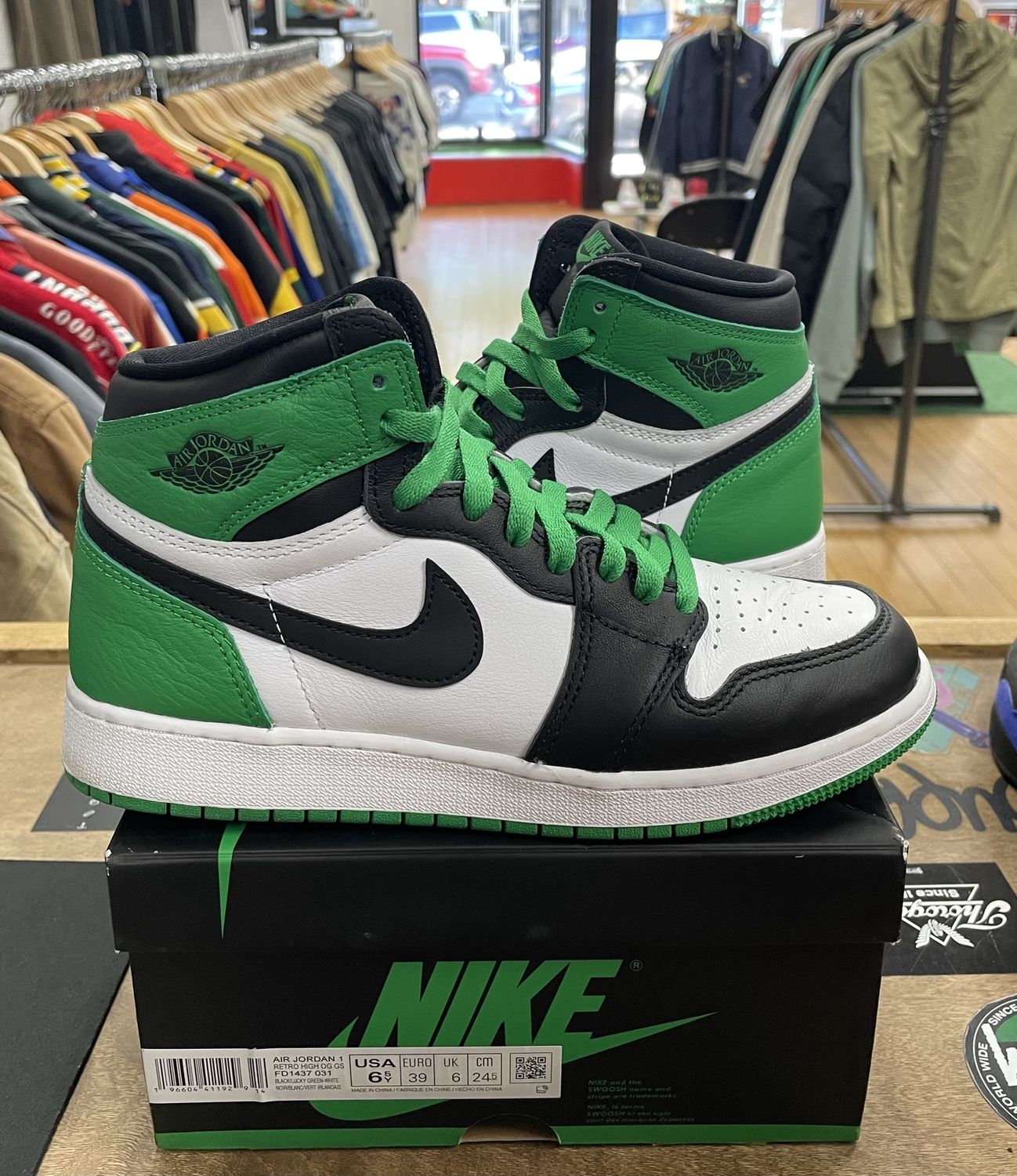 Pre Owned Jordan1 Retro High OG Lucky Green Size 6.5Y
