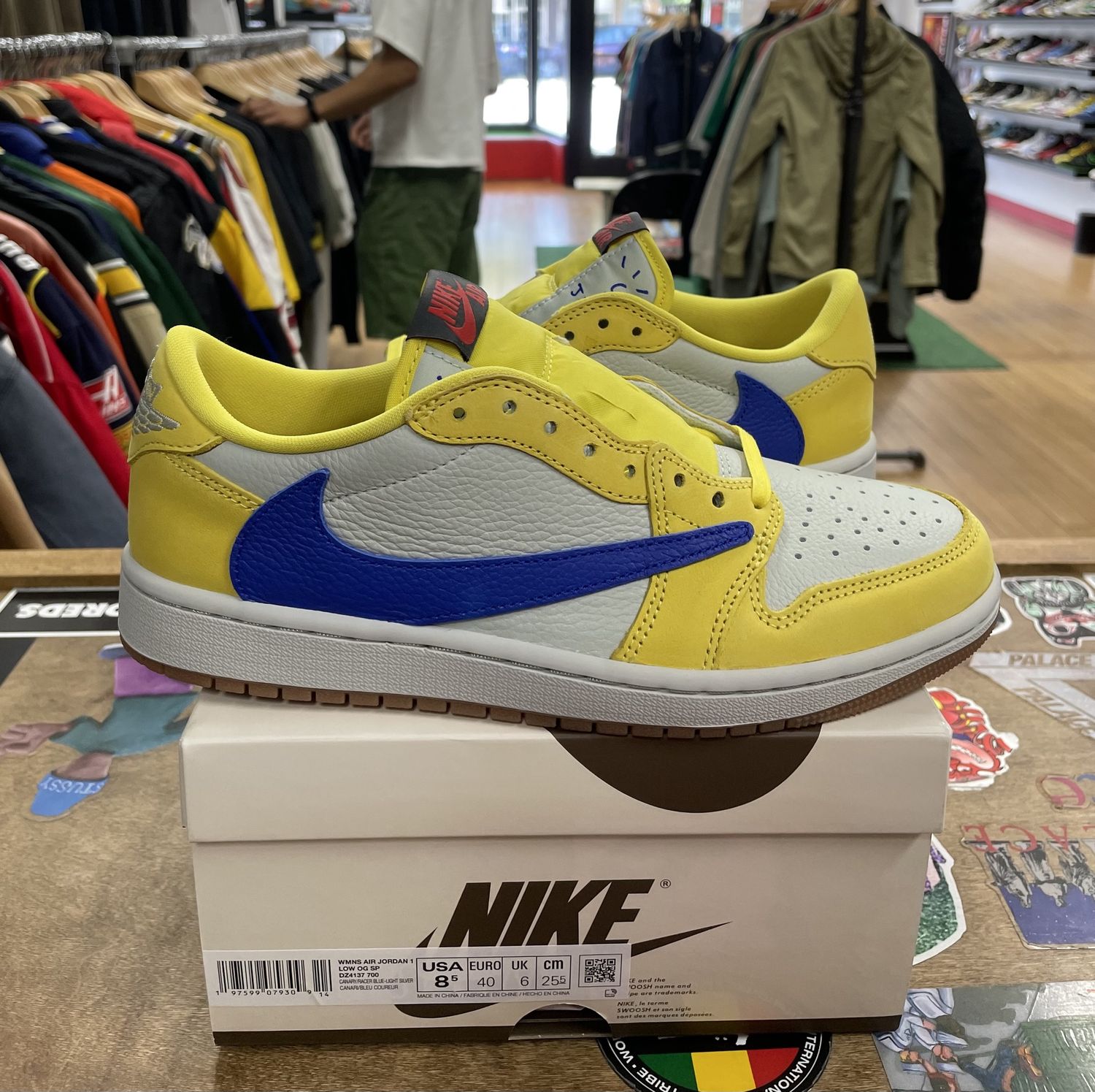 DS Jordan 1 Retro Low OG SP Travis Scott Canary Size 8.5W