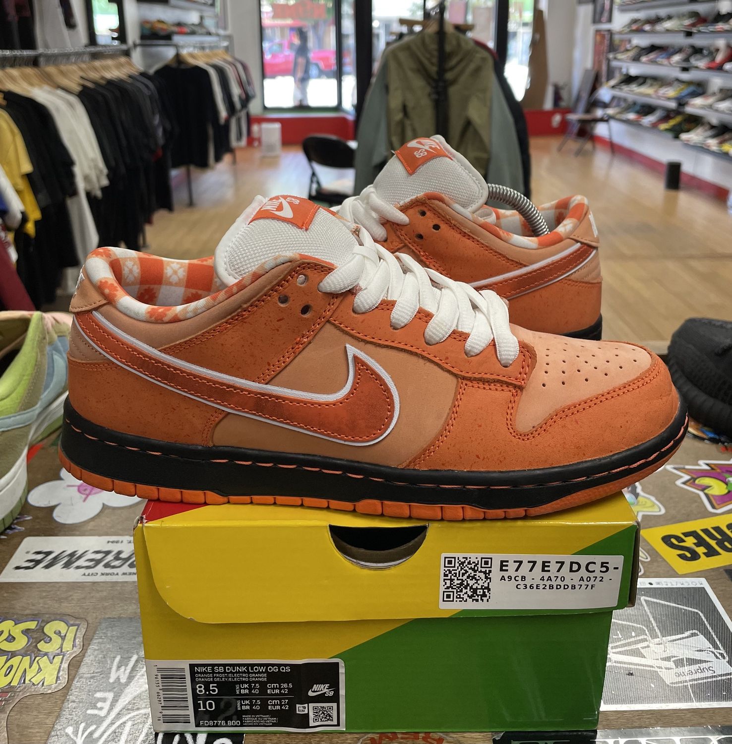 Nike SB Dunk Orange Lobster Size 8.5 Pre Owned