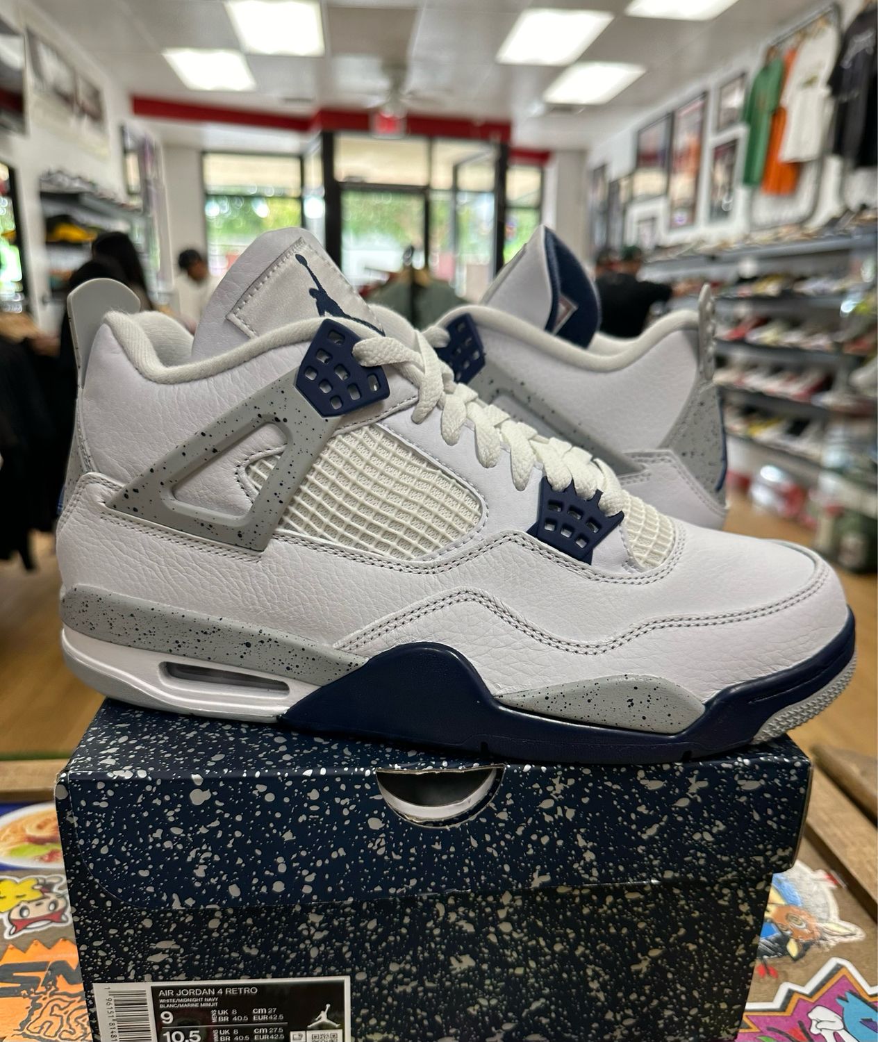 DS Jordan 4 Retro Midnight Navy Size 9
