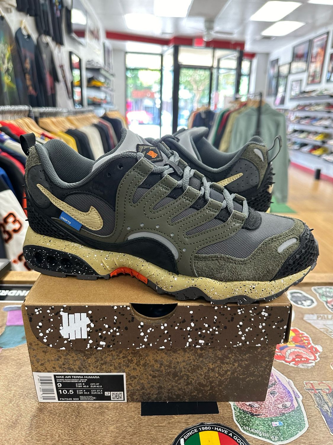Nike Air terra humara Undefeated cargo khaki size 9 lightly worn