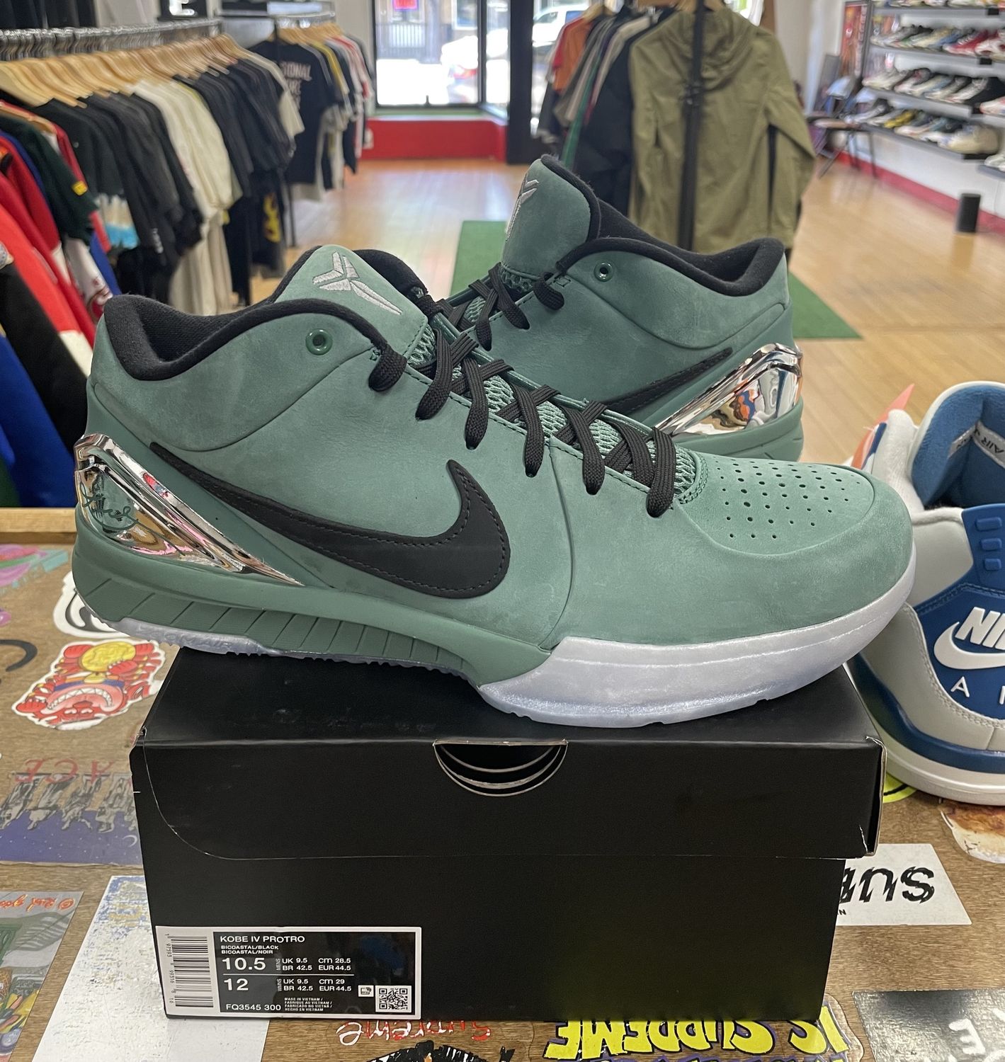 Kobe 4 Girl Dad Size 10.5 DS