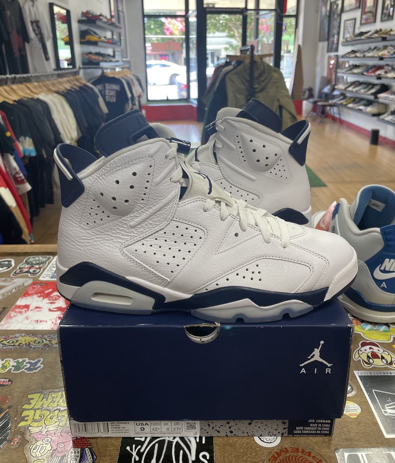 Jordan 6 Midnight Navy Size 9 Lightly Worn