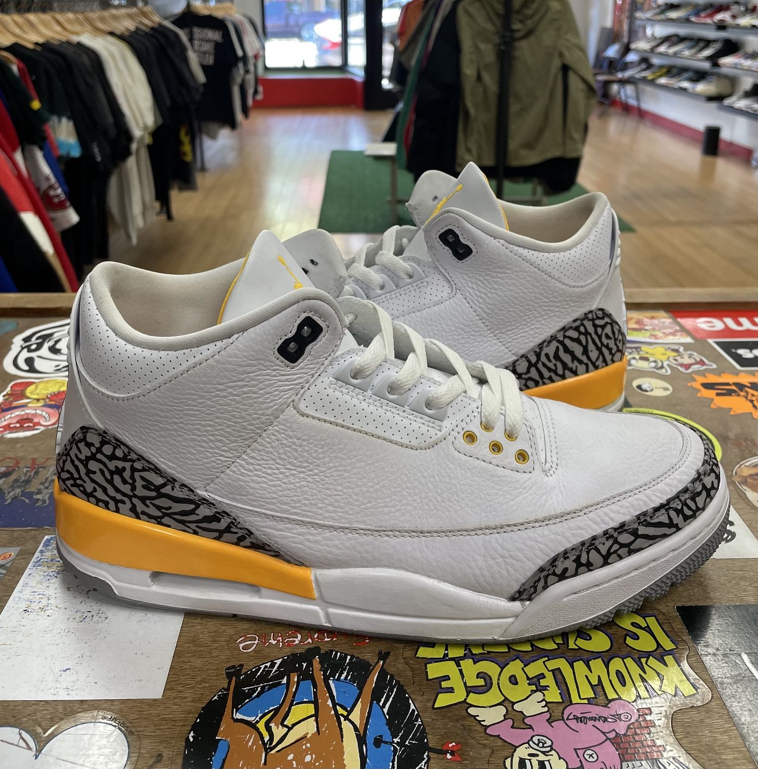 Jordan 3 Laser Orange Size 10.5M Pre Owned(NO BOX)