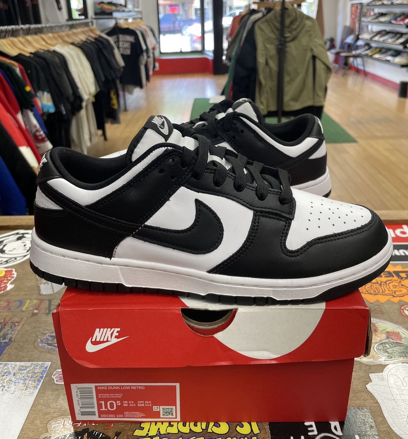 Nike Dunk Low Panda Size 10.5 DS