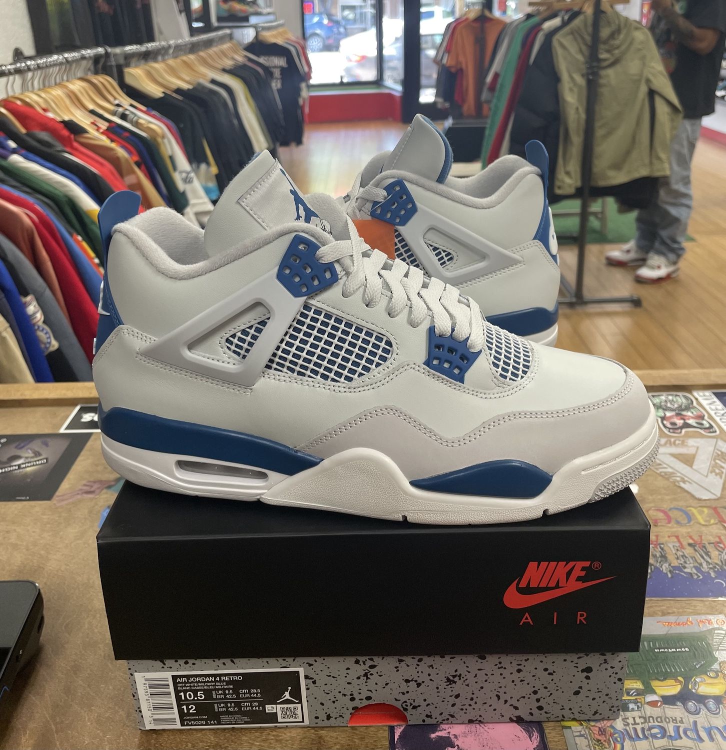 Jordan 4 Military Blue Size 10.5 DS (2)