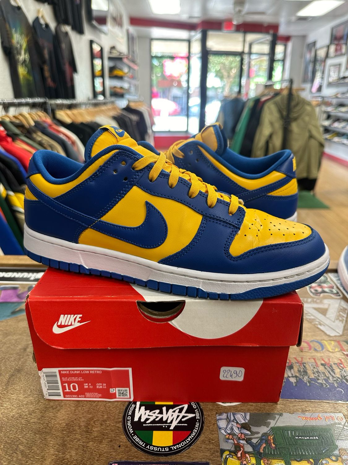Nike Dunk Low UCLA Size 10 Pre-Owned
