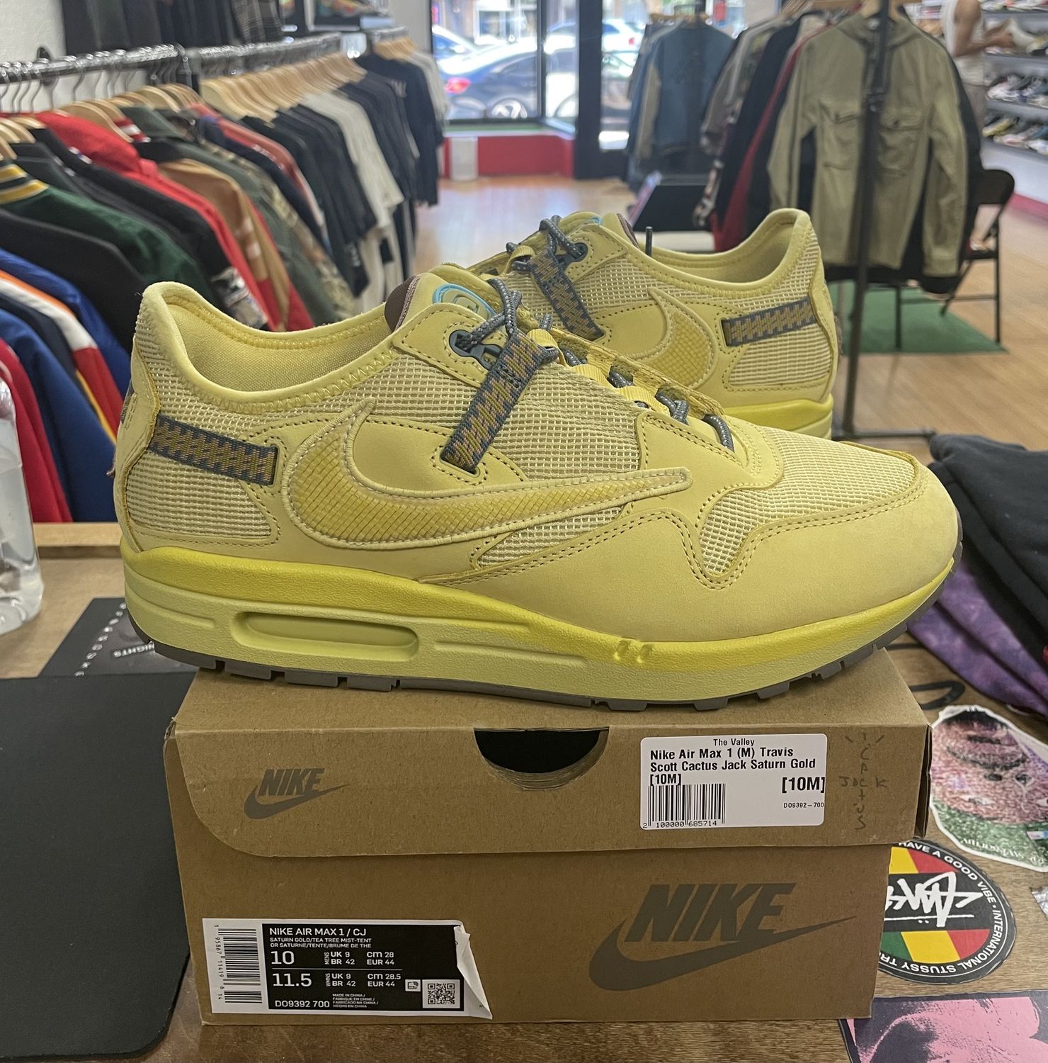 Pre Owned Travis Scott Cactus Jack Saturn Gold Size 10