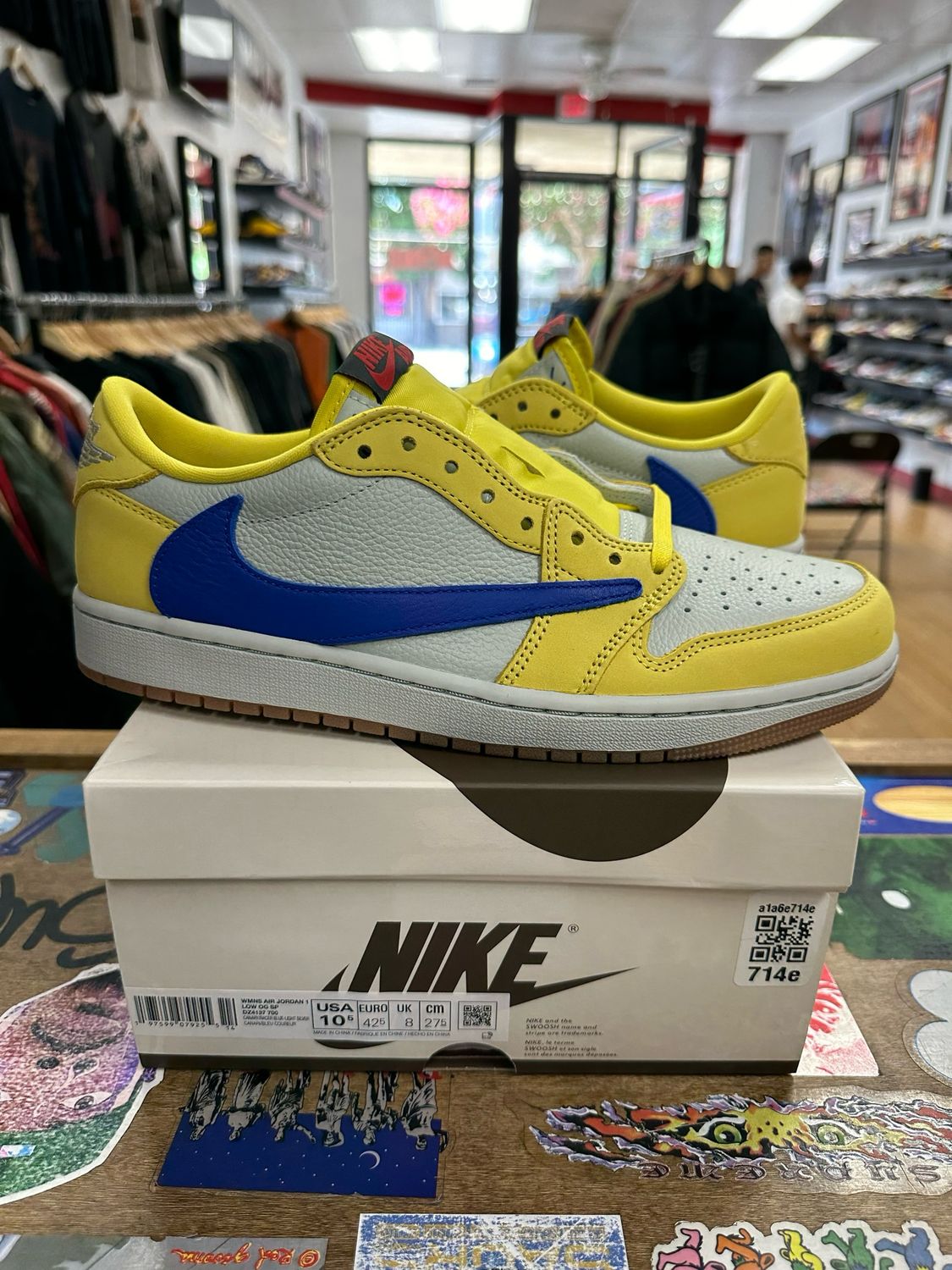 DS Jordan 1 Low Travis Scott Canary Yellow Size 10.5W