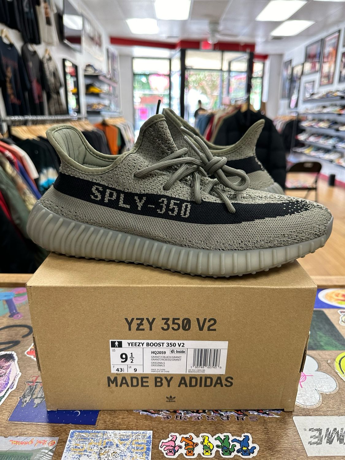 Yeezy 350 V2 Granite Size 9.5 Used