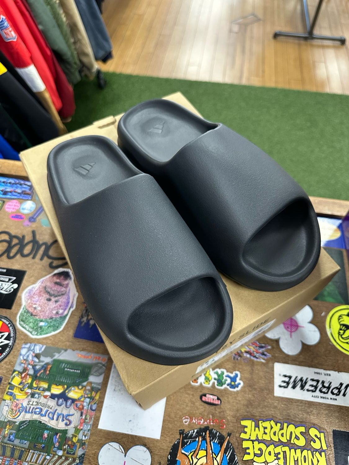 Yeezy Slide Onyx Size 11 DS