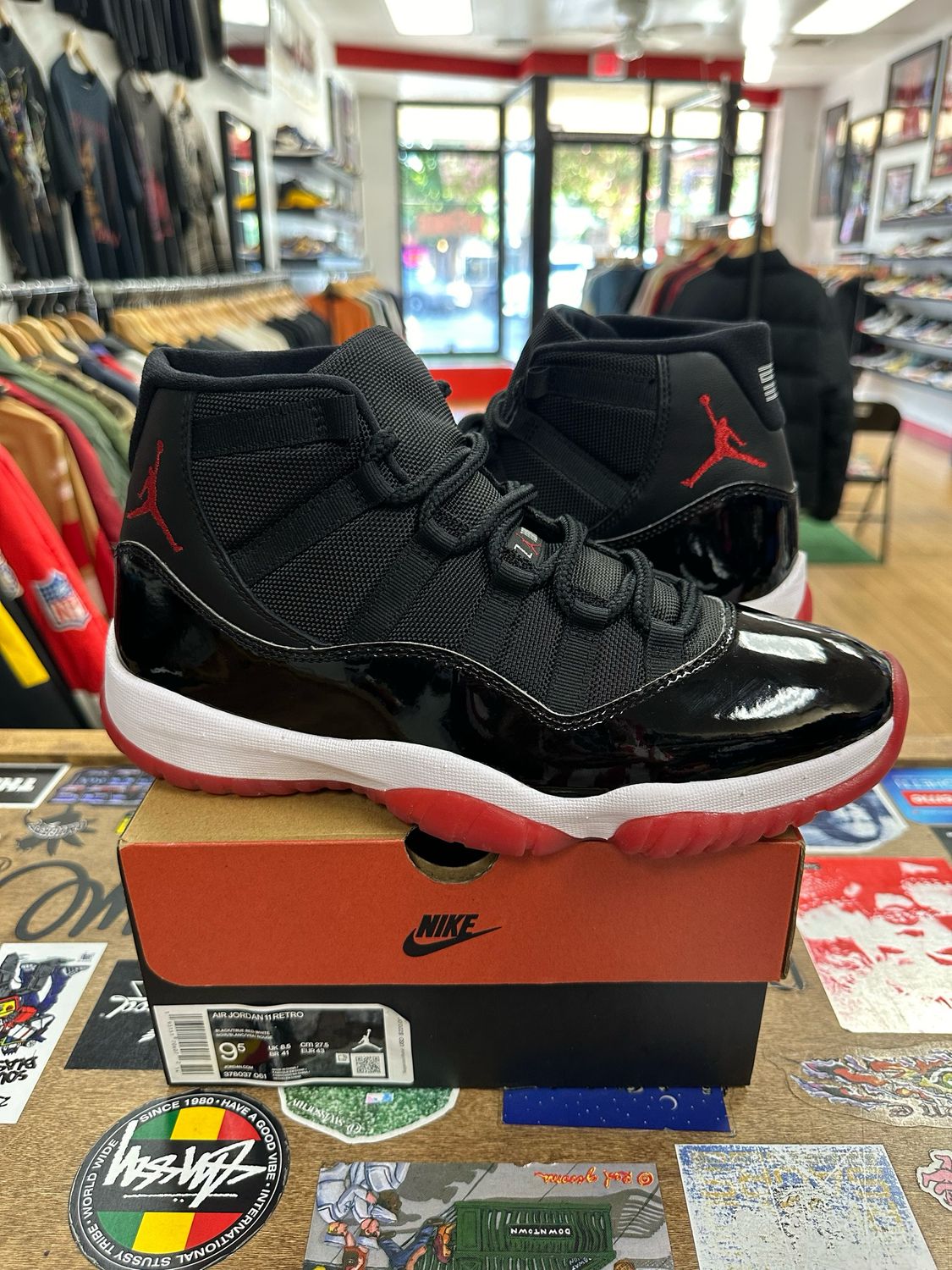 (2019) Jordan 11 Playoff Bred Size 9.5 Pre-Owned