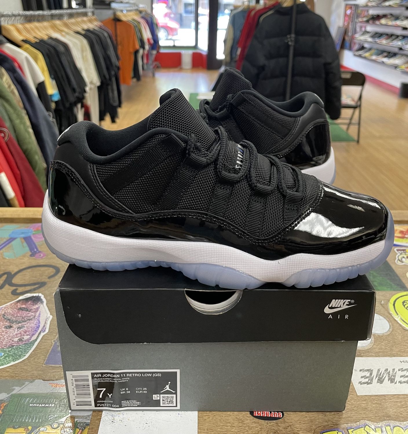 Jordan 11 Space Jam Low Size 7Y Lightly Worn