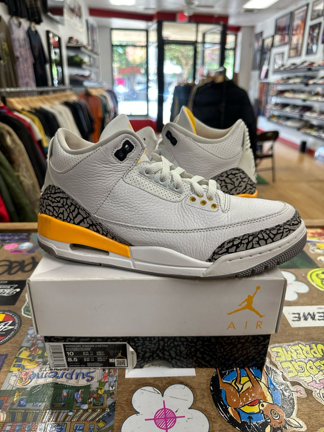 Jordan 3 Retro Laser Orange Size 8.5M Pre-Owned