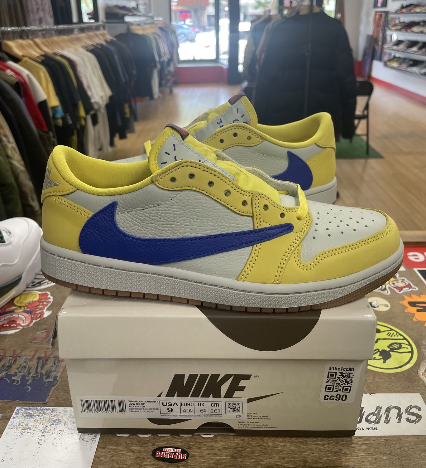 Jordan 1 Retro Low OG SP Travis Scott Canary Size 9W DS