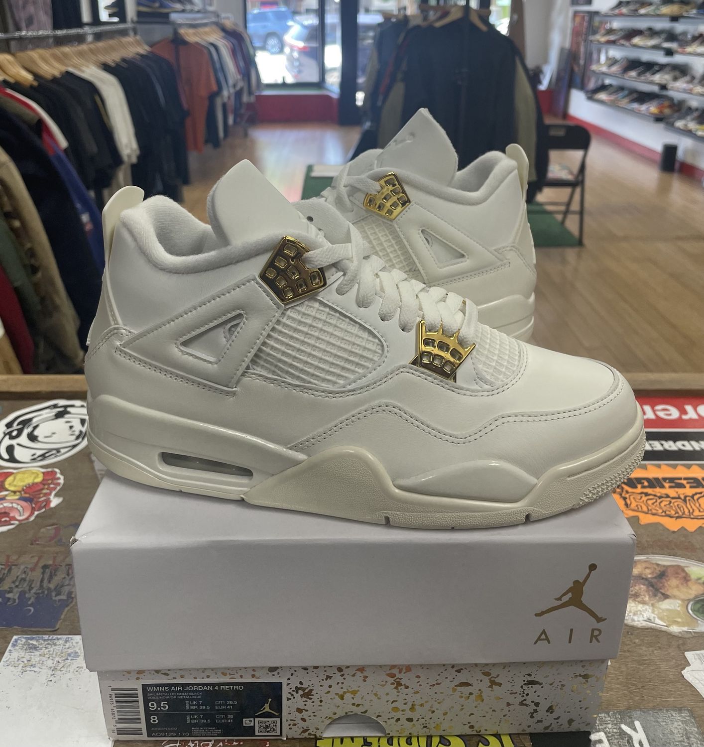 Jordan 4 Retro Metallic Gold Size 8M DS