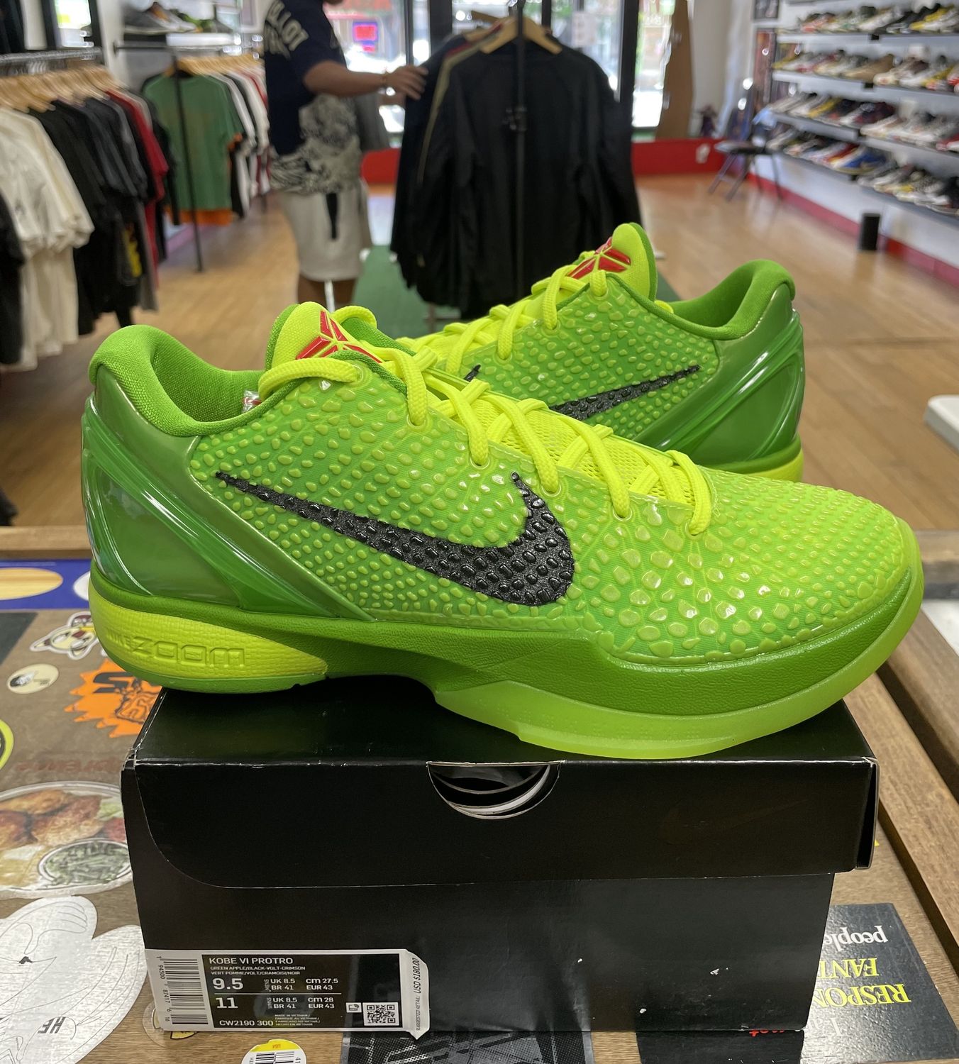 DS Nike Kobe 6 Protro Grinch Size 9.5