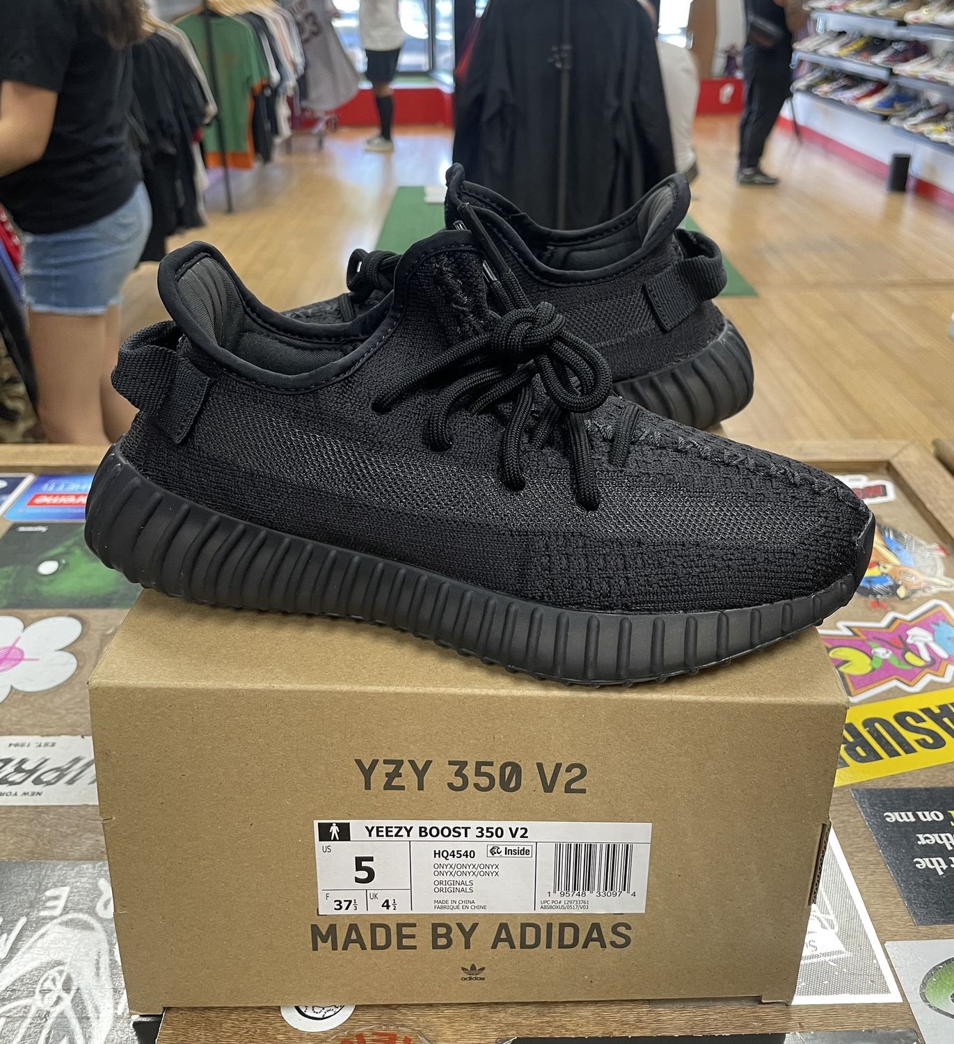 DS Adidas Yeezy V2 Onyx Size 5