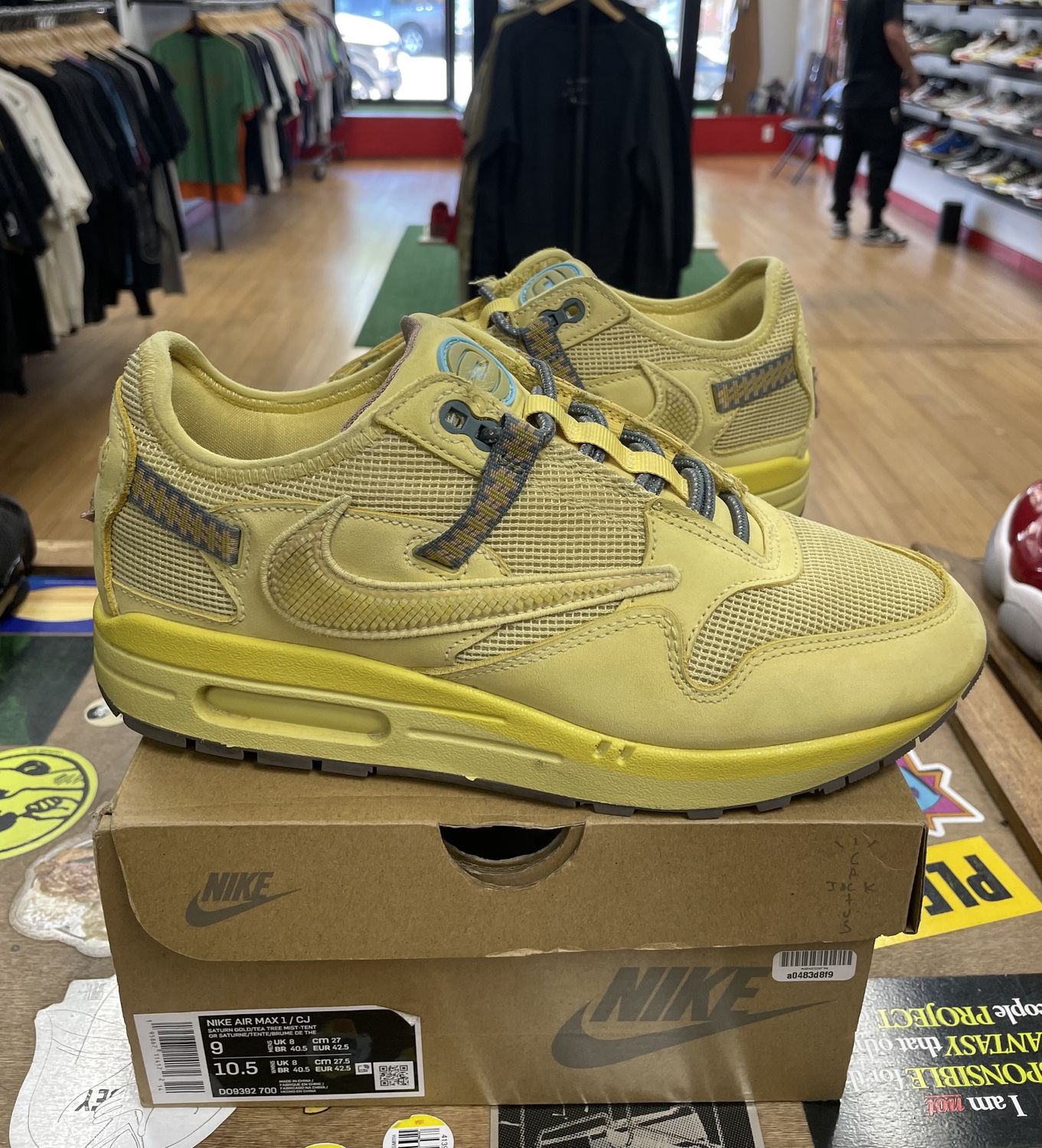Nike Air Max 1 Travis Scott Cactus Jack Saturn Gold Size 9 Used
