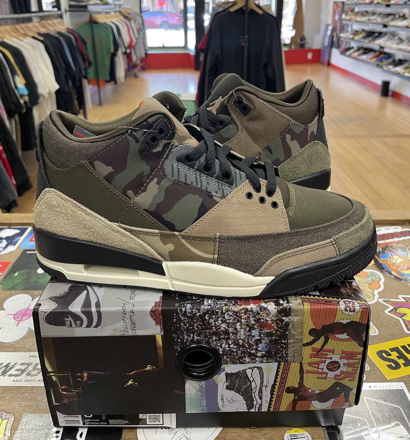 DS Jordan 3 Retro Patchwork Camo Size 8