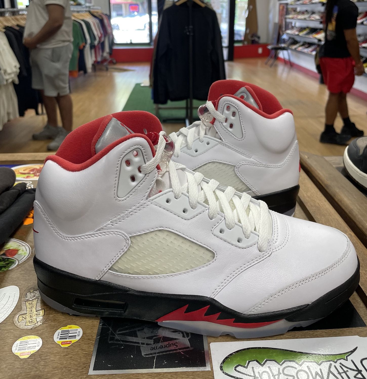 Jordan 5 Retro Fire Red Silver Tongue (2020) size 8.5 Brand New (no box)
