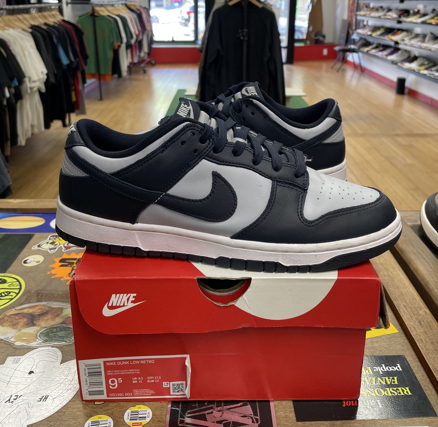 Nike Dunk Low Georgetown Size 9.5 Pre owned