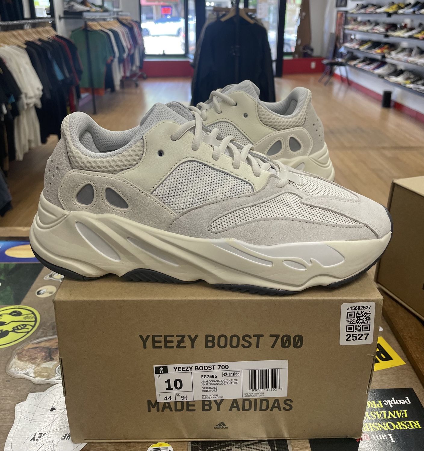 adidas Yeezy Boost 700 Analog Size 10 Lightly Worn