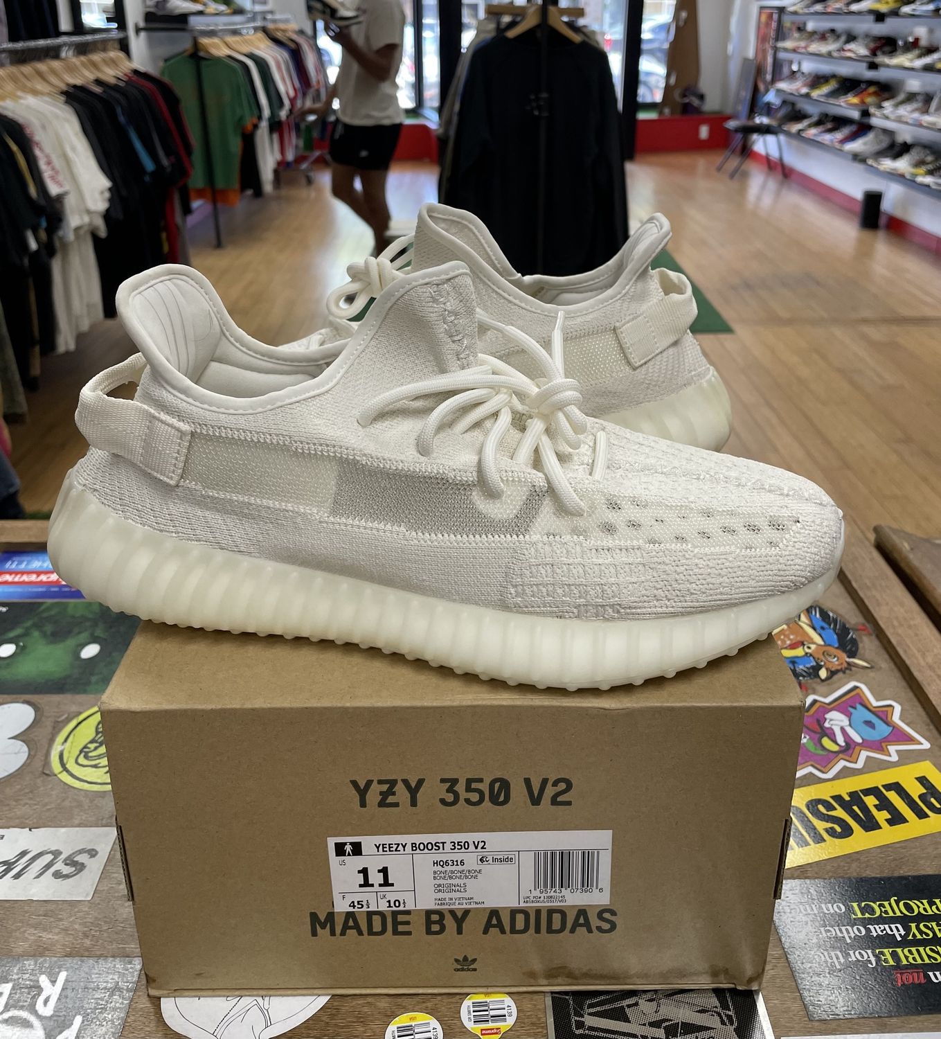 adidas Yeezy Boost 350 V2 Bone Size 11 Brand new
