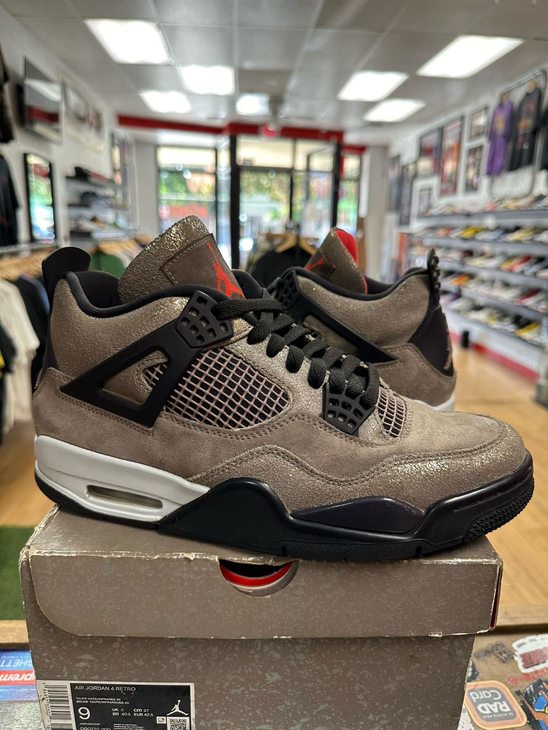 Pre-Owned (2021) Jordan 4 Taupe Haze Size 9