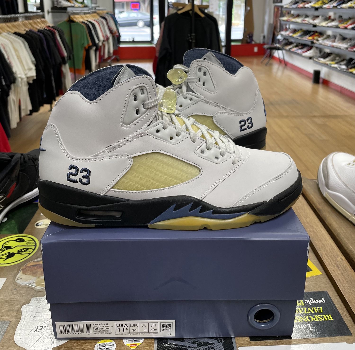 Jordan 5 Retro A Ma Maniére Dawn (Women&#39;s) Size 10 DS