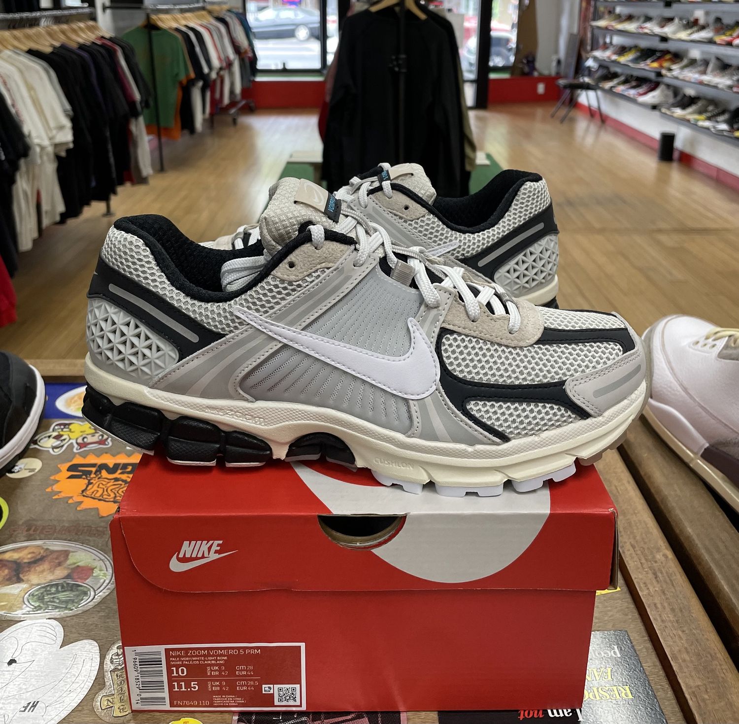 Nike Zoom Vomero 5 Supersonic Light Bone Black Size 10 DS
