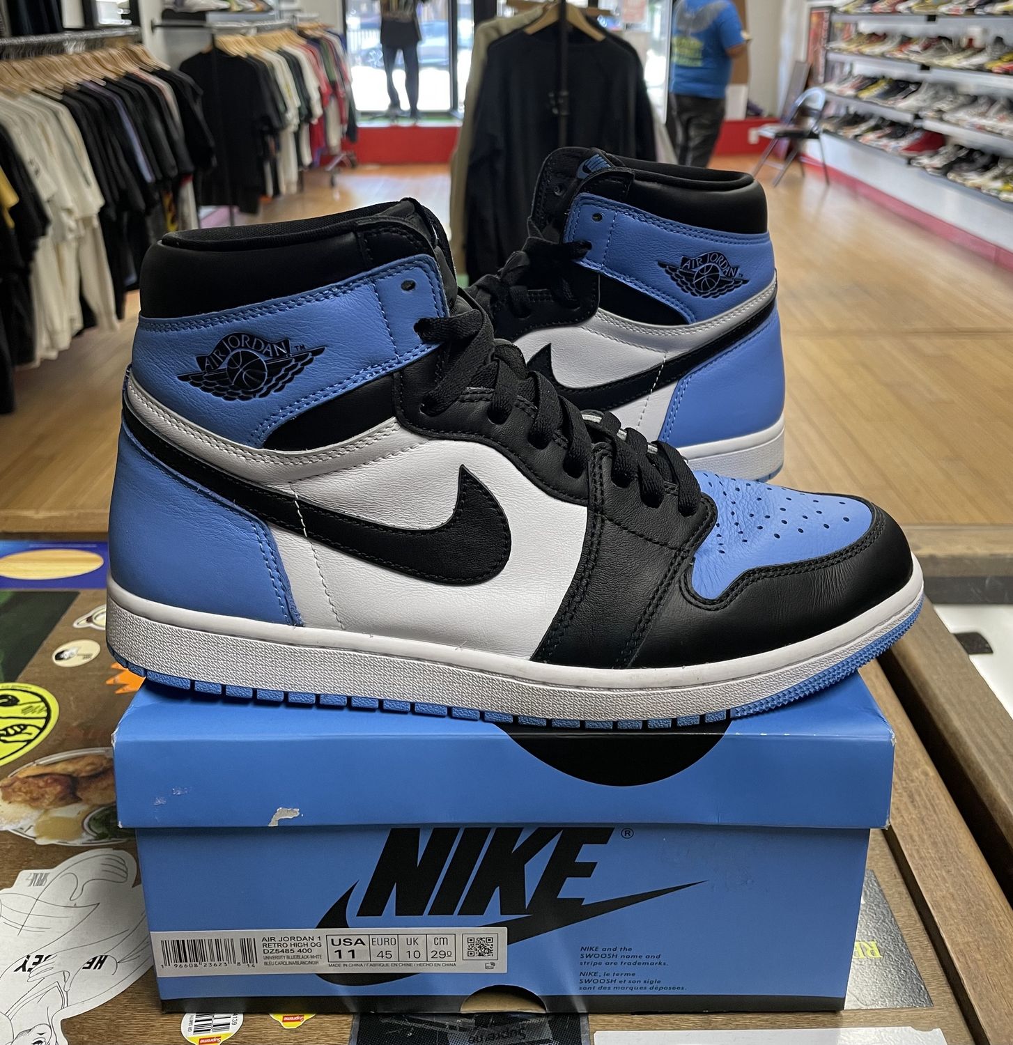 Jordan 1 Retro High OG UNC Toe Size 11 Pre Owned *