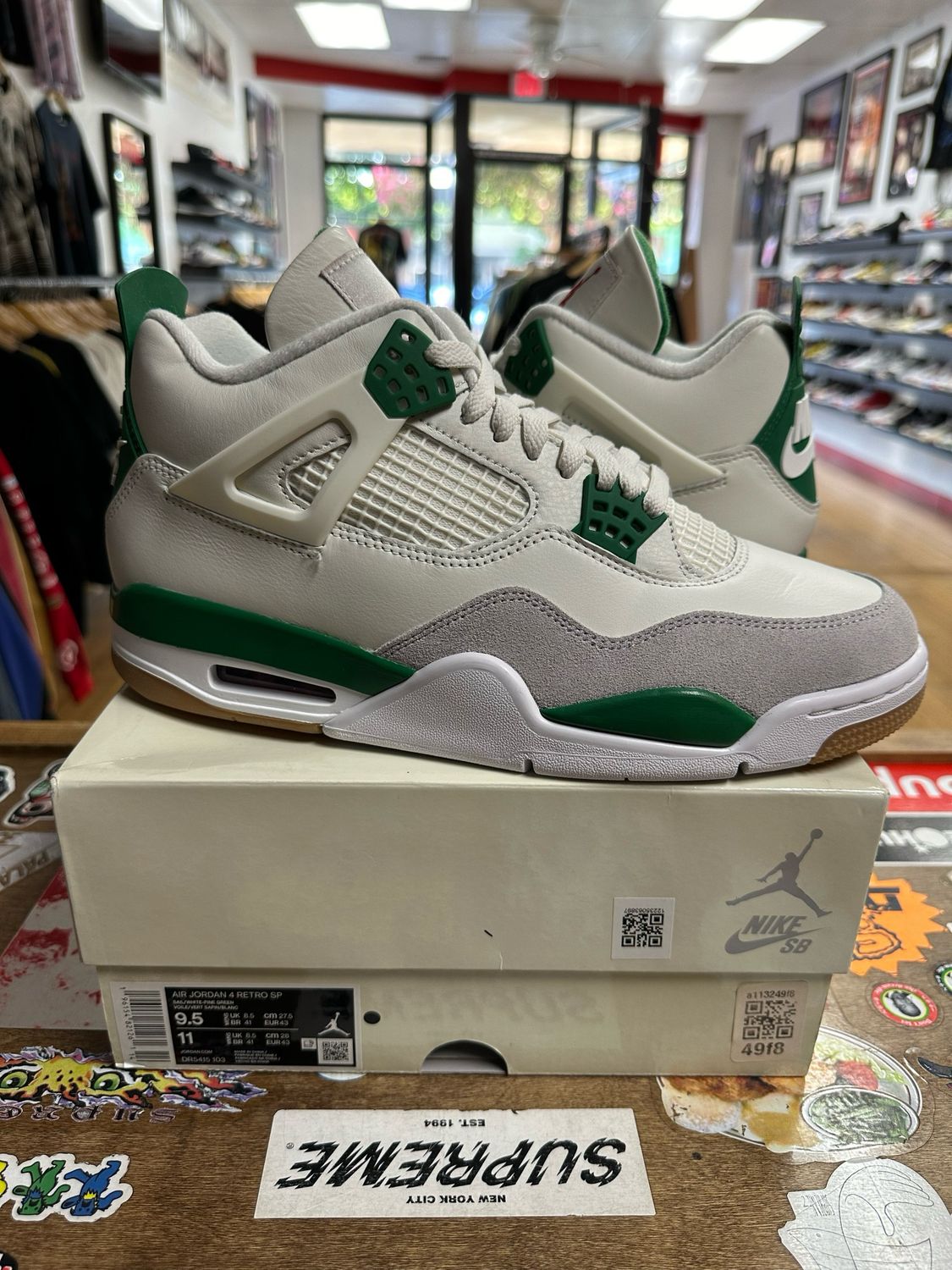 Jordan 4 Retro SB Pine Green Size 9.5 DS