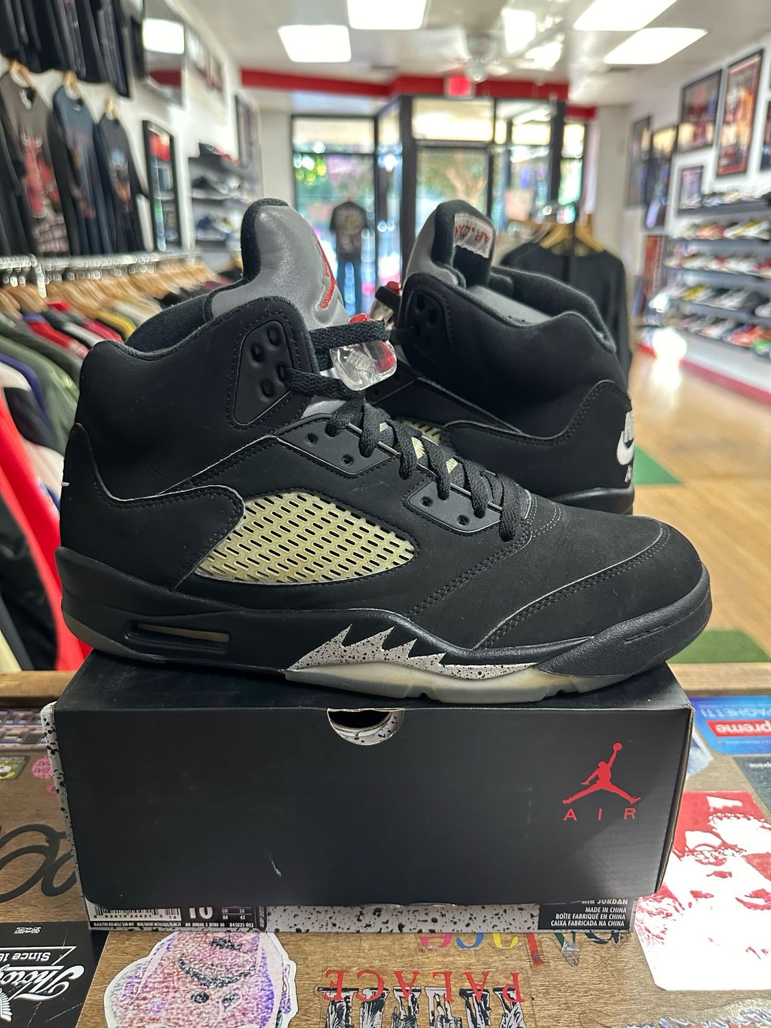 Jordan 5 Retro Black Metallic (2016) Size 10 Pre-Owned