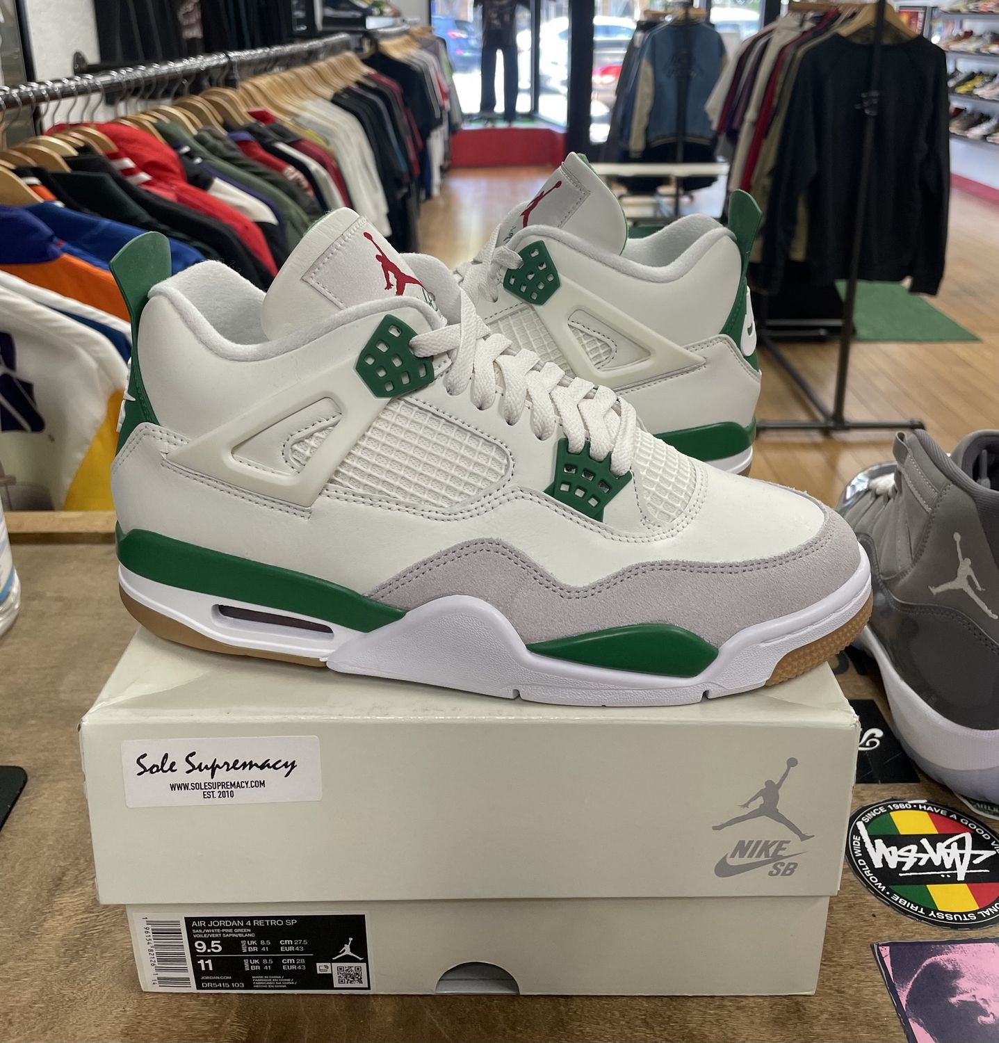 DS Jordan 4 Retro SP Pine Green Size 9.5