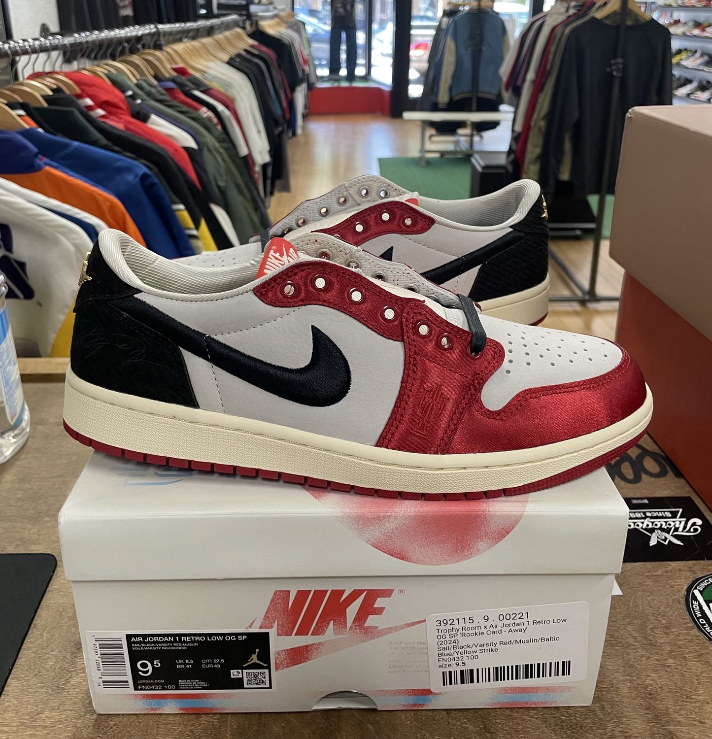 DS Jordan 1 Retro Low OG Trophy Room Rookie Card Away Size 9.5