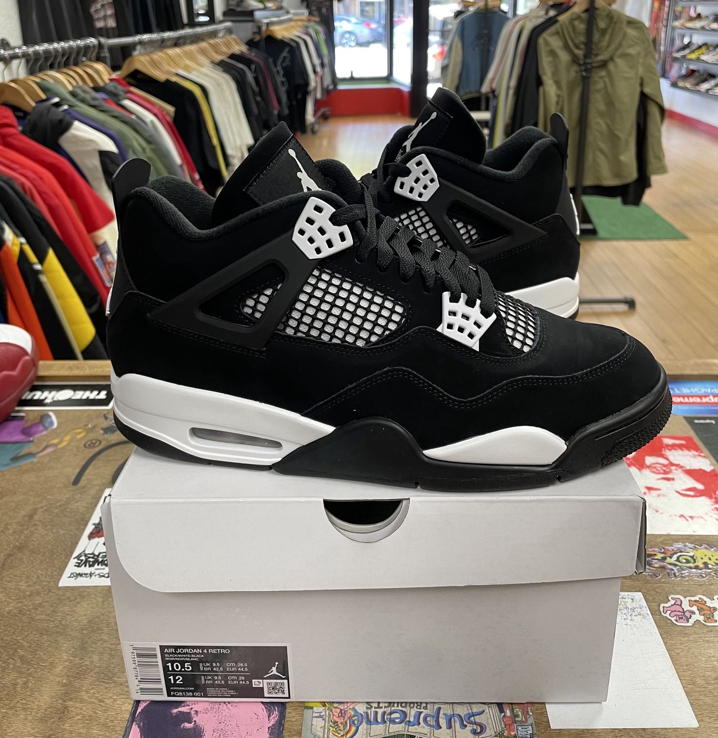 Jordan 4 Retro White Thunder size 10.5 Brand New