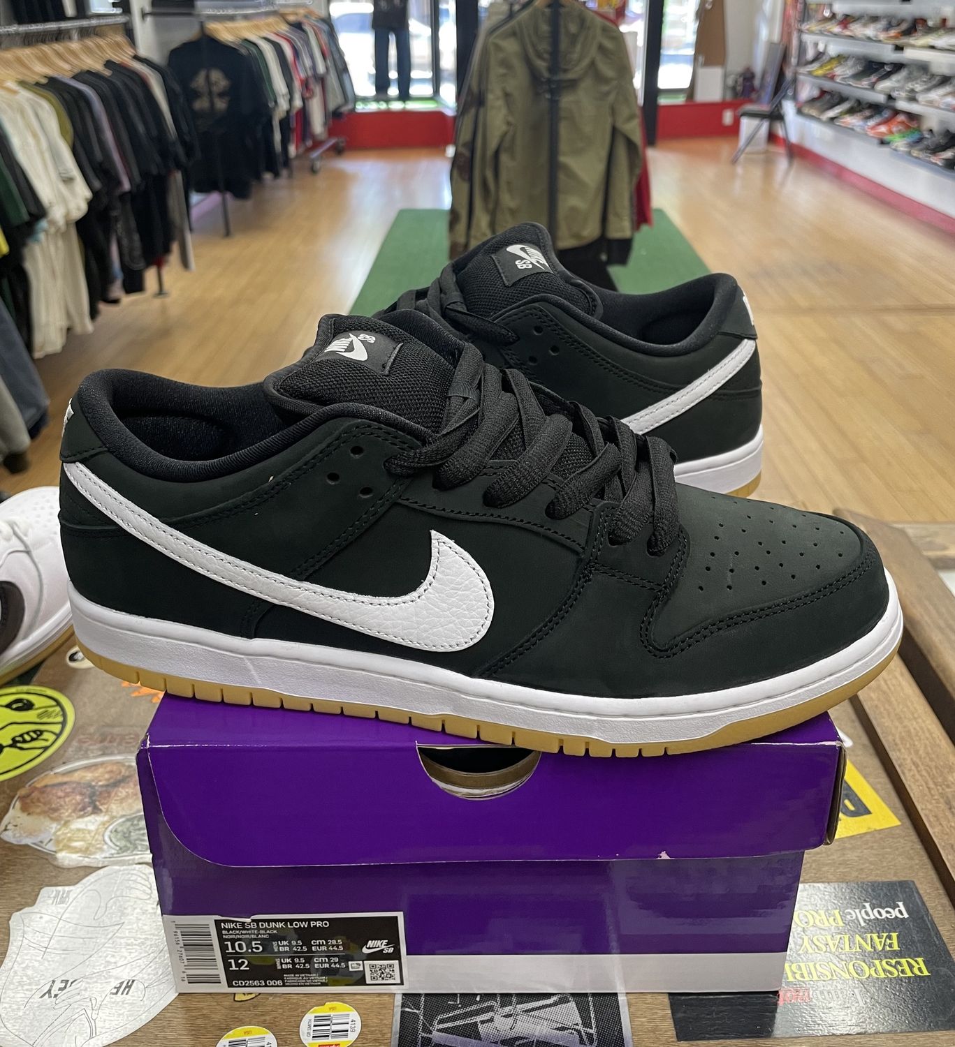 Nike SB Dunk Low Pro Black Gum Size 10.5 DS