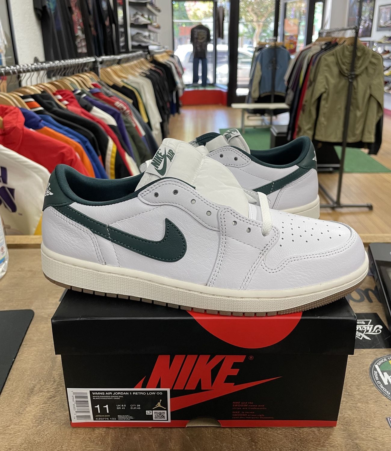 DS Jordan 1 Retro Low OG Oxidized Green (Women&#39;s) Size 11W/9.5M