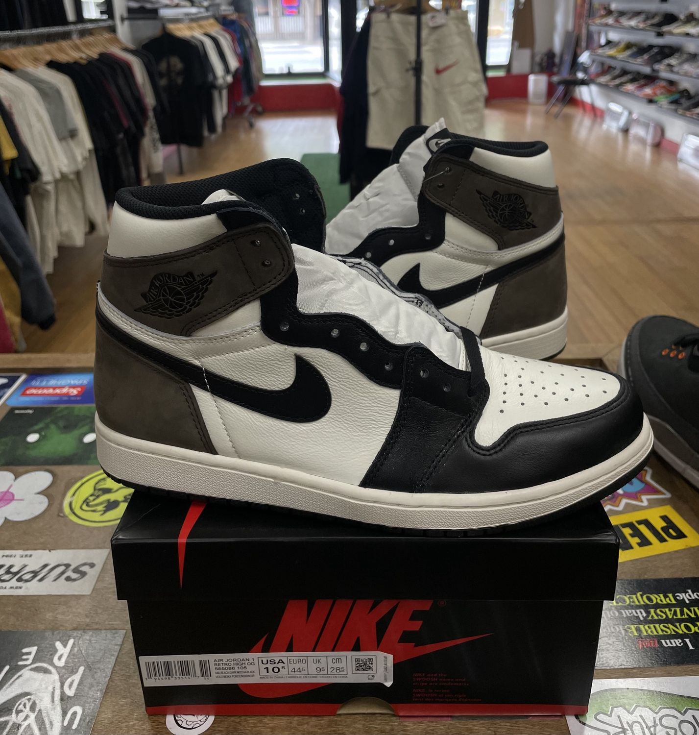 DS Jordan 1 Retro High Dark Mocha Size 10.5